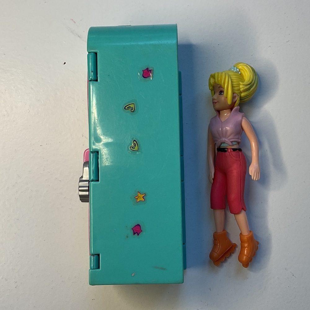 Stylish Doll with Pink and Orange Wardrobe Set - Picture 6 of 6